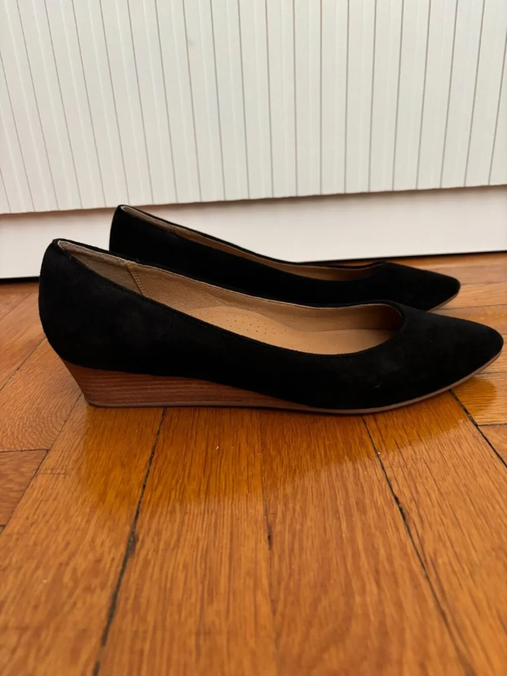 Susina Black Suede Wedge Pumps Pointed Toe Sz 9.5